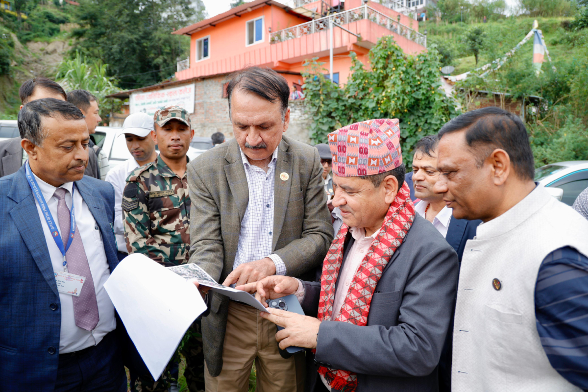 टोखा—छहरे सुरूङ्ग मार्ग निर्माणमा सरकार गम्भीर छ : अर्थमन्त्री महत 